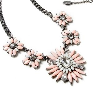 Amitra Singh Princess Joan Necklace Peach/Ivory